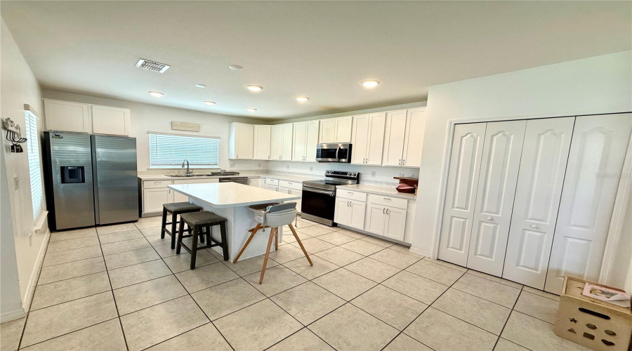 KISSIMMEE, Florida 34746, 3 Bedrooms Bedrooms, ,2 BathroomsBathrooms,Residential,For Sale,CORAL CASTLE,0,MFRO6398986