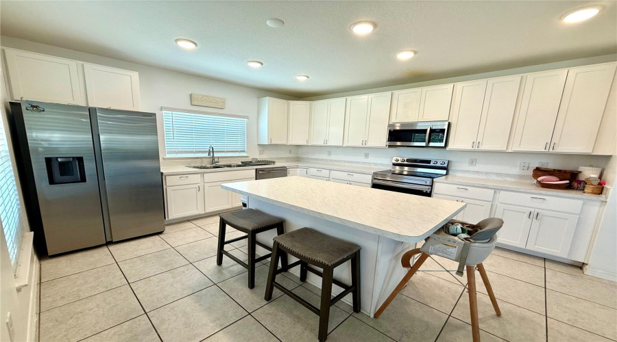 KISSIMMEE, Florida 34746, 3 Bedrooms Bedrooms, ,2 BathroomsBathrooms,Residential,For Sale,CORAL CASTLE,0,MFRO6398986