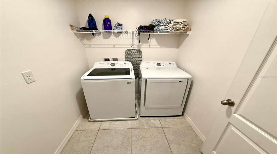 KISSIMMEE, Florida 34746, 3 Bedrooms Bedrooms, ,2 BathroomsBathrooms,Residential,For Sale,CORAL CASTLE,0,MFRO6398986