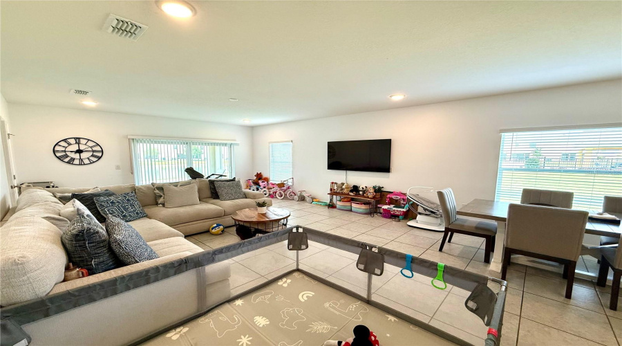 KISSIMMEE, Florida 34746, 3 Bedrooms Bedrooms, ,2 BathroomsBathrooms,Residential,For Sale,CORAL CASTLE,0,MFRO6398986