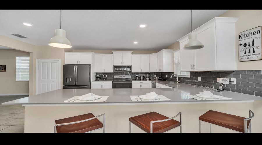 DAVENPORT, Florida 33896, 6 Bedrooms Bedrooms, ,5 BathroomsBathrooms,Residential,For Sale,DROP SHOT,0,MFRO6397094