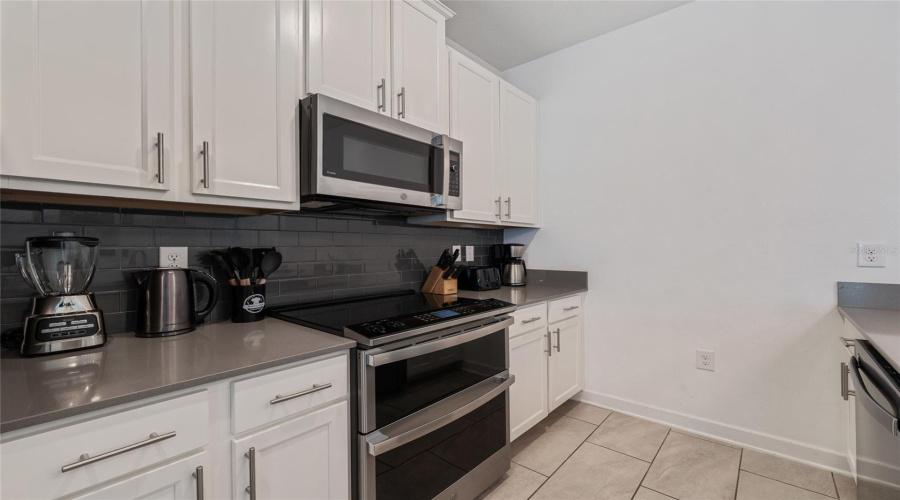 DAVENPORT, Florida 33896, 5 Bedrooms Bedrooms, ,4 BathroomsBathrooms,Residential,For Sale,SPLASH SHOT,0,MFRS5143803