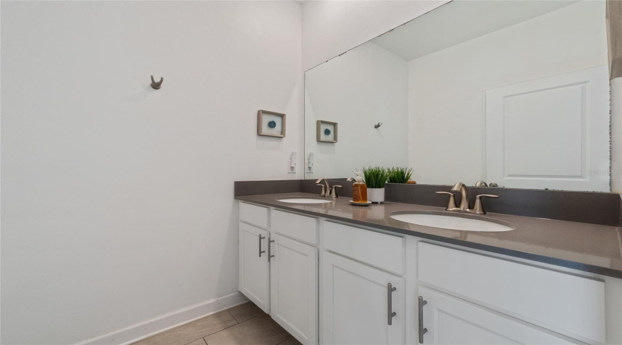 DAVENPORT, Florida 33896, 5 Bedrooms Bedrooms, ,4 BathroomsBathrooms,Residential,For Sale,SPLASH SHOT,0,MFRS5143803