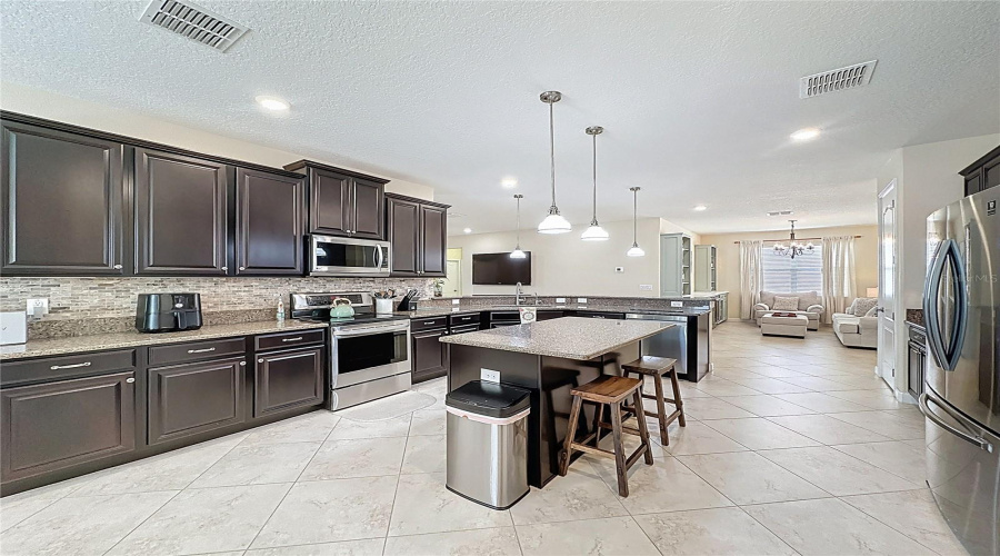 DAVENPORT, Florida 33837, 4 Bedrooms Bedrooms, ,3 BathroomsBathrooms,Residential,For Sale,CORTLAND,0,MFRS5147657