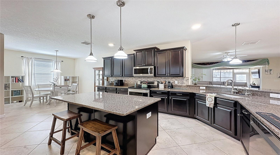 DAVENPORT, Florida 33837, 4 Bedrooms Bedrooms, ,3 BathroomsBathrooms,Residential,For Sale,CORTLAND,0,MFRS5147657