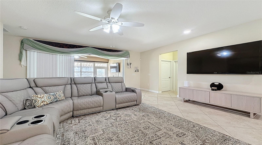 DAVENPORT, Florida 33837, 4 Bedrooms Bedrooms, ,3 BathroomsBathrooms,Residential,For Sale,CORTLAND,0,MFRS5147657