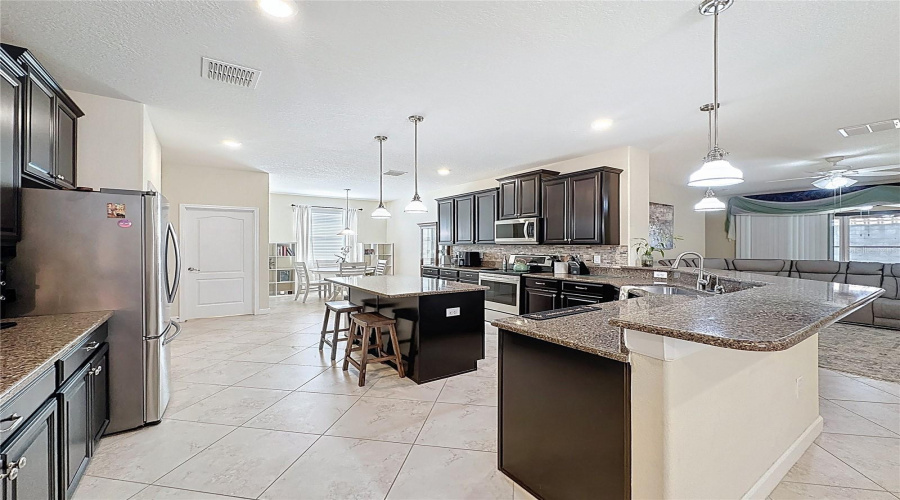 DAVENPORT, Florida 33837, 4 Bedrooms Bedrooms, ,3 BathroomsBathrooms,Residential,For Sale,CORTLAND,0,MFRS5147657