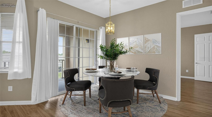 Dining Virtually staged