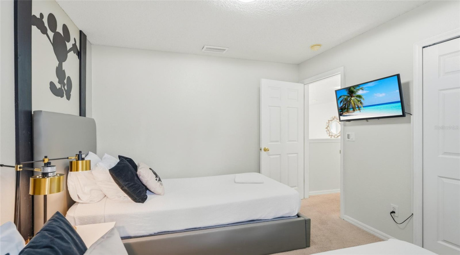 KISSIMMEE, Florida 34747, 6 Bedrooms Bedrooms, ,3 BathroomsBathrooms,Residential,For Sale,SECRET KEY,0,MFRO6399313