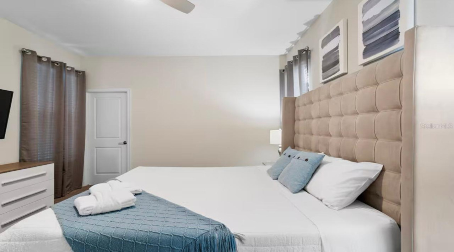 KISSIMMEE, Florida 34746, 5 Bedrooms Bedrooms, ,5 BathroomsBathrooms,Residential,For Sale,PUNCTUATION,0,MFRO6398917