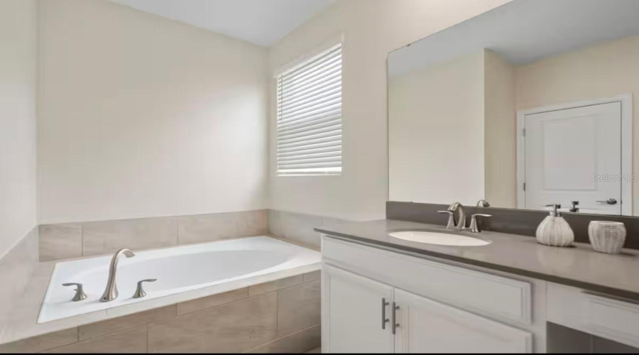 KISSIMMEE, Florida 34746, 5 Bedrooms Bedrooms, ,5 BathroomsBathrooms,Residential,For Sale,PUNCTUATION,0,MFRO6398917