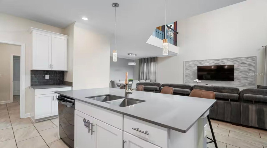 KISSIMMEE, Florida 34746, 5 Bedrooms Bedrooms, ,5 BathroomsBathrooms,Residential,For Sale,PUNCTUATION,0,MFRO6398917