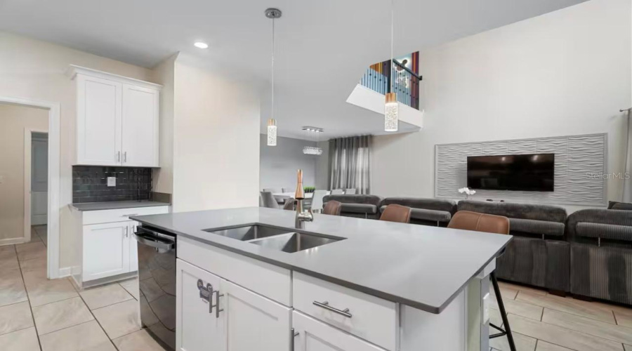 KISSIMMEE, Florida 34746, 5 Bedrooms Bedrooms, ,5 BathroomsBathrooms,Residential,For Sale,PUNCTUATION,0,MFRO6398917