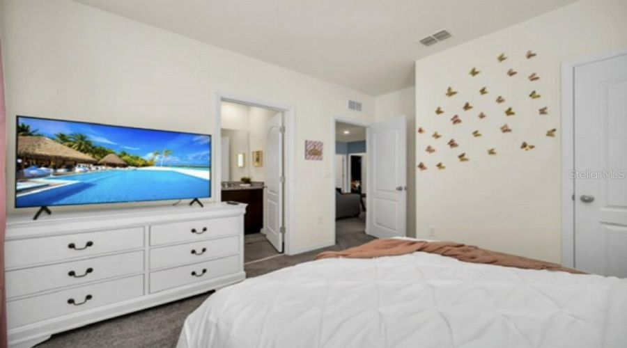 DAVENPORT, Florida 33837, 6 Bedrooms Bedrooms, ,5 BathroomsBathrooms,Residential,For Sale,OAKMOSS,0,MFRTB8412239