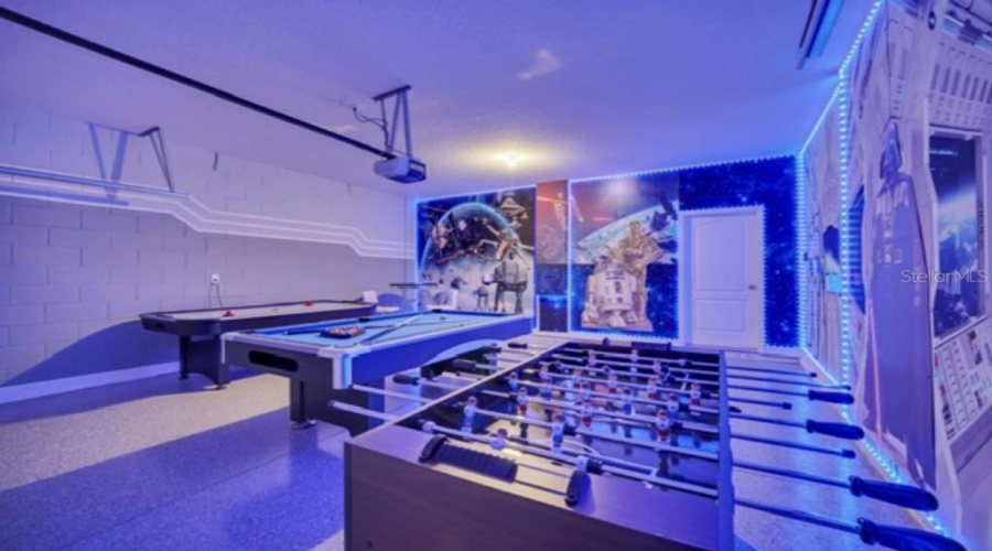 DAVENPORT, Florida 33837, 6 Bedrooms Bedrooms, ,5 BathroomsBathrooms,Residential,For Sale,OAKMOSS,0,MFRTB8412239