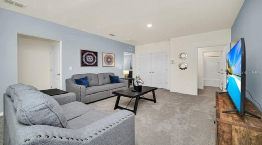 DAVENPORT, Florida 33837, 6 Bedrooms Bedrooms, ,5 BathroomsBathrooms,Residential,For Sale,OAKMOSS,0,MFRTB8412239