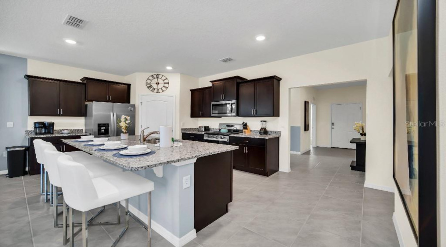 DAVENPORT, Florida 33837, 6 Bedrooms Bedrooms, ,5 BathroomsBathrooms,Residential,For Sale,OAKMOSS,0,MFRTB8412239