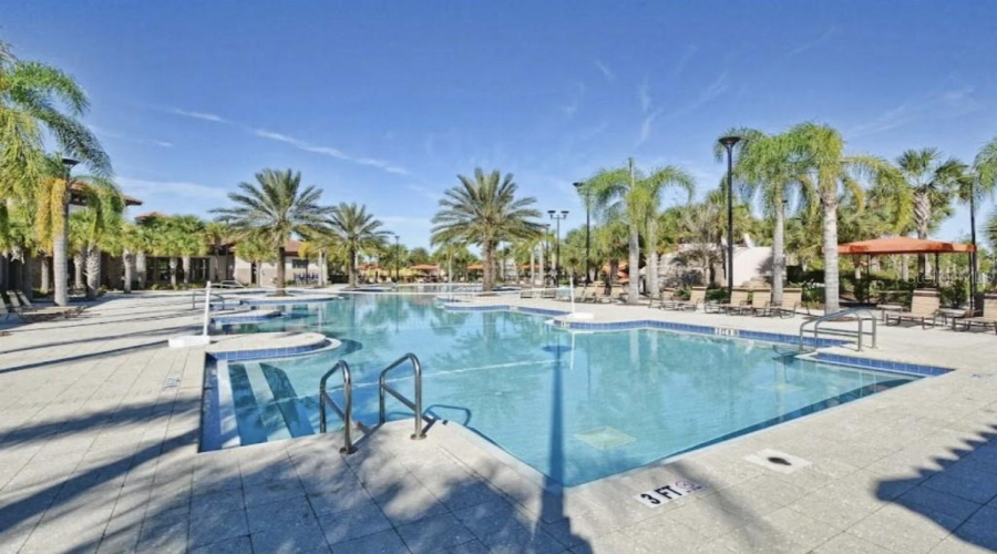 DAVENPORT, Florida 33837, 6 Bedrooms Bedrooms, ,5 BathroomsBathrooms,Residential,For Sale,OAKMOSS,0,MFRTB8412239