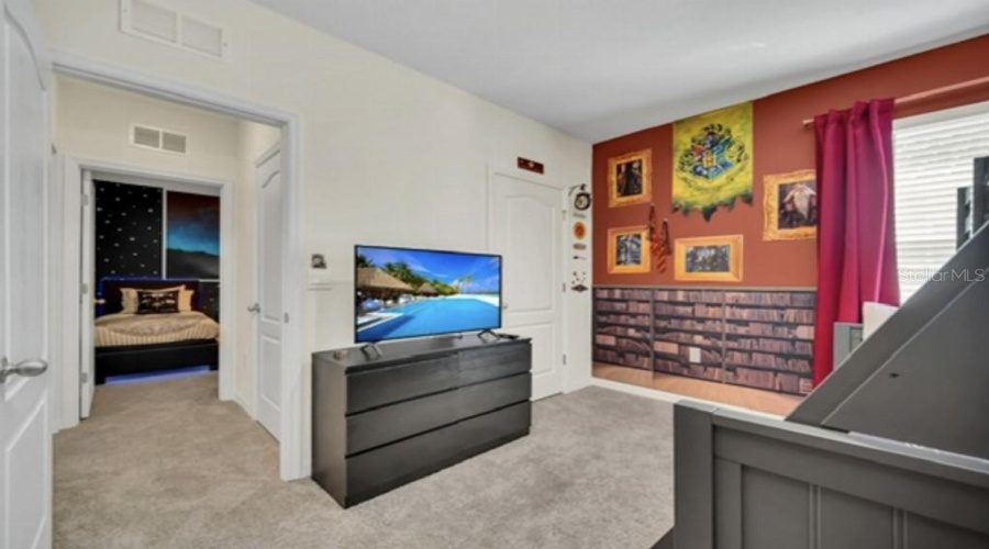 DAVENPORT, Florida 33837, 6 Bedrooms Bedrooms, ,5 BathroomsBathrooms,Residential,For Sale,OAKMOSS,0,MFRTB8412239