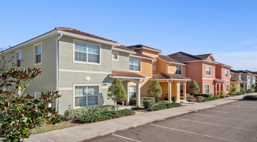 KISSIMMEE, Florida 34747, 5 Bedrooms Bedrooms, ,4 BathroomsBathrooms,Residential,For Sale,BANANA PALM,0,MFRO6382631