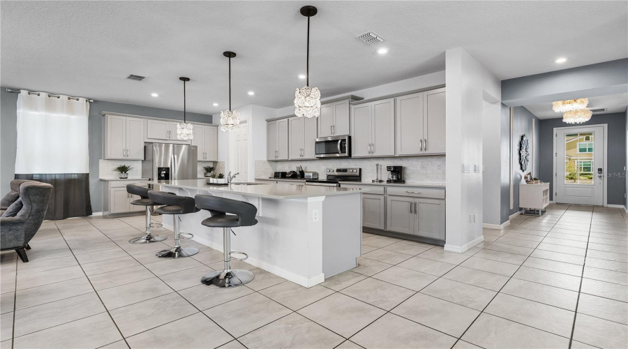 KISSIMMEE, Florida 34747, 9 Bedrooms Bedrooms, ,6 BathroomsBathrooms,Residential,For Sale,TROPICAL HAVEN,0,MFRO6399473