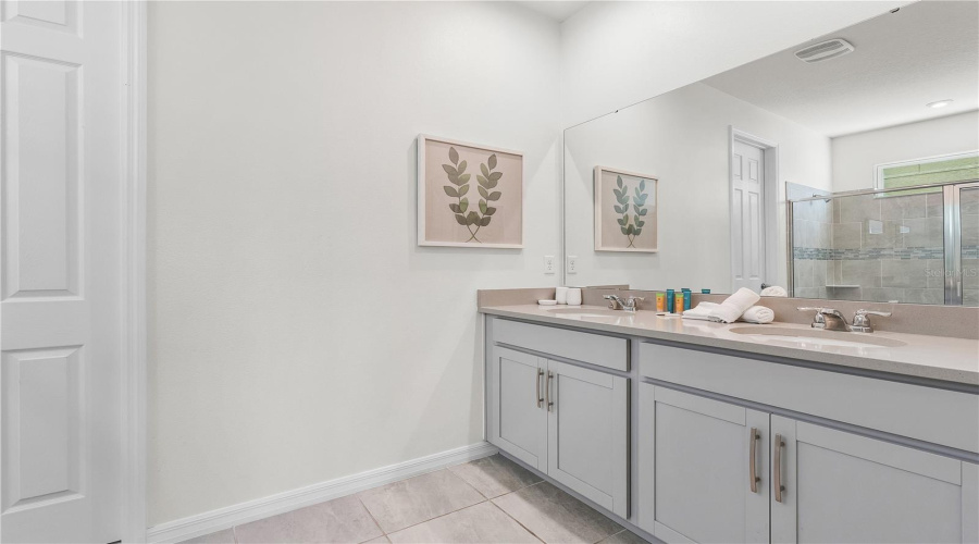 KISSIMMEE, Florida 34747, 9 Bedrooms Bedrooms, ,6 BathroomsBathrooms,Residential,For Sale,TROPICAL HAVEN,0,MFRO6399473