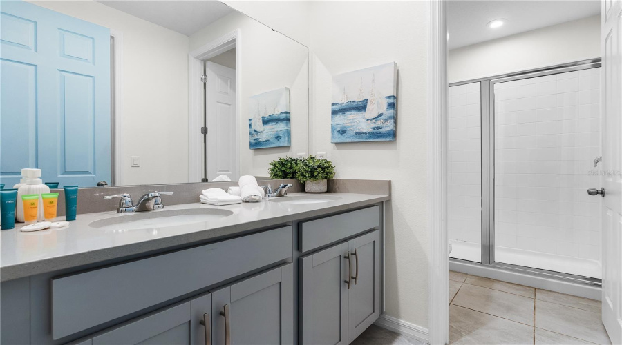 KISSIMMEE, Florida 34747, 9 Bedrooms Bedrooms, ,6 BathroomsBathrooms,Residential,For Sale,TROPICAL HAVEN,0,MFRO6399473