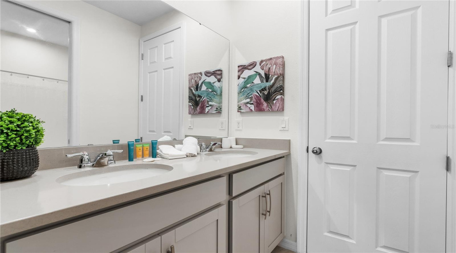 KISSIMMEE, Florida 34747, 9 Bedrooms Bedrooms, ,6 BathroomsBathrooms,Residential,For Sale,TROPICAL HAVEN,0,MFRO6399473