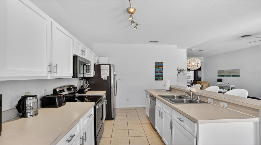 KISSIMMEE, Florida 34747, 4 Bedrooms Bedrooms, ,4 BathroomsBathrooms,Residential,For Sale,COMROW,0,MFRS5147850