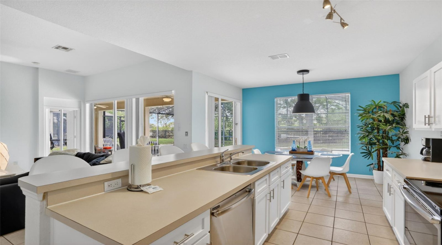 KISSIMMEE, Florida 34747, 4 Bedrooms Bedrooms, ,4 BathroomsBathrooms,Residential,For Sale,COMROW,0,MFRS5147850