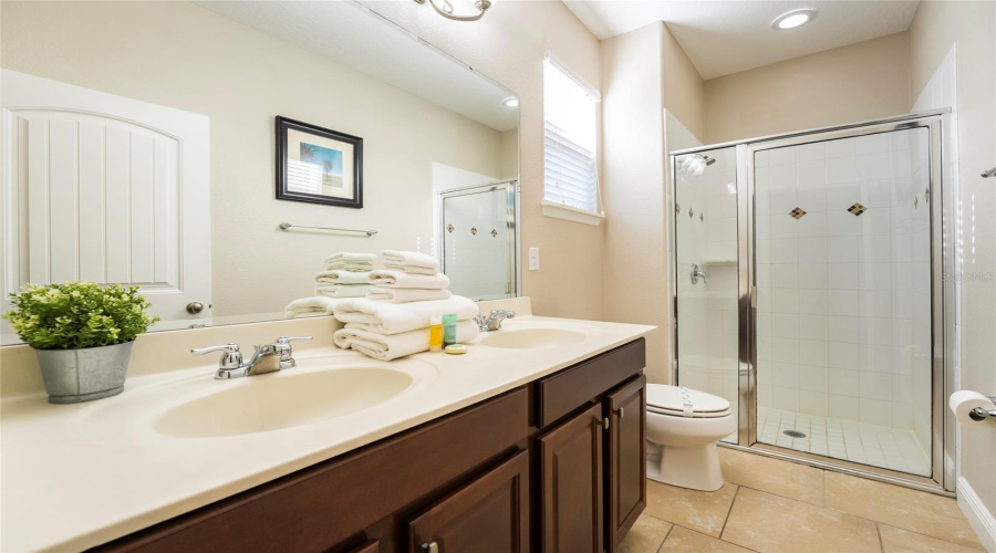 DAVENPORT, Florida 33837, 5 Bedrooms Bedrooms, ,5 BathroomsBathrooms,Residential,For Sale,OAKBOURNE,0,MFRS5146181