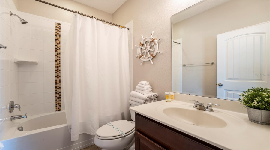 DAVENPORT, Florida 33837, 5 Bedrooms Bedrooms, ,5 BathroomsBathrooms,Residential,For Sale,OAKBOURNE,0,MFRS5146181