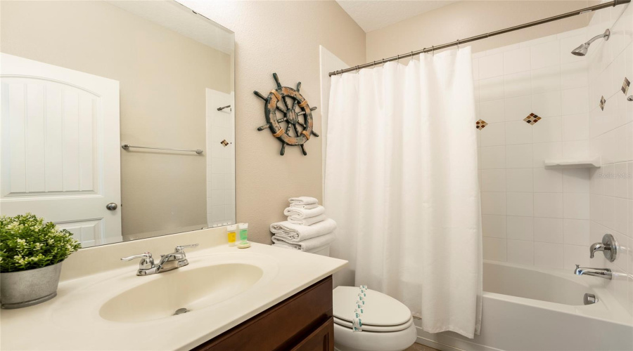 DAVENPORT, Florida 33837, 5 Bedrooms Bedrooms, ,5 BathroomsBathrooms,Residential,For Sale,OAKBOURNE,0,MFRS5146181