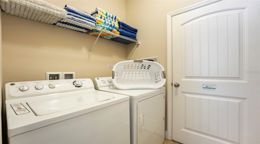 DAVENPORT, Florida 33837, 5 Bedrooms Bedrooms, ,5 BathroomsBathrooms,Residential,For Sale,OAKBOURNE,0,MFRS5146181