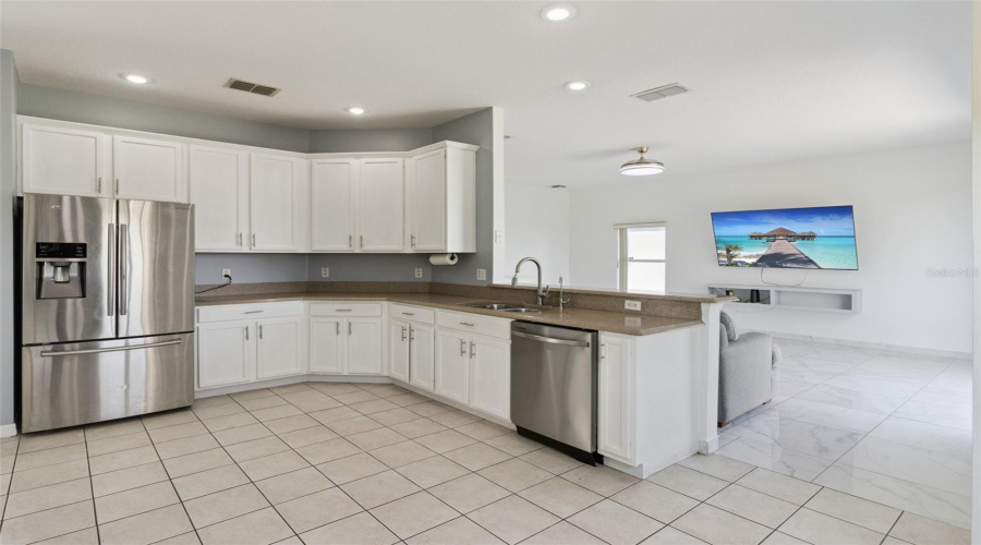 KISSIMMEE, Florida 34746, 5 Bedrooms Bedrooms, ,3 BathroomsBathrooms,Residential,For Sale,PATRICIAN,0,MFRS5147731