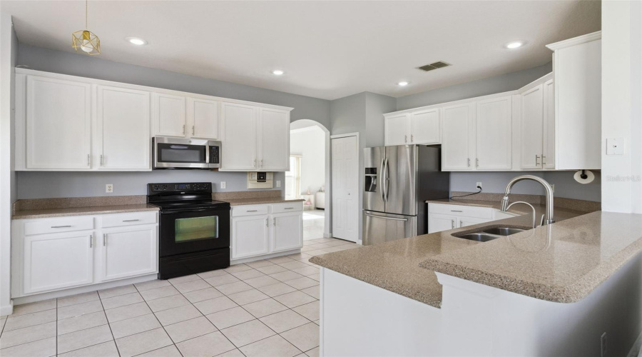 KISSIMMEE, Florida 34746, 5 Bedrooms Bedrooms, ,3 BathroomsBathrooms,Residential,For Sale,PATRICIAN,0,MFRS5147731