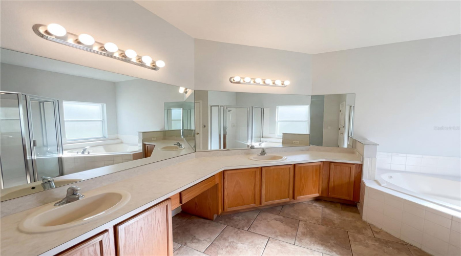 KISSIMMEE, Florida 34746, 4 Bedrooms Bedrooms, ,3 BathroomsBathrooms,Residential,For Sale,NORTHWOODS,0,MFRO6399299