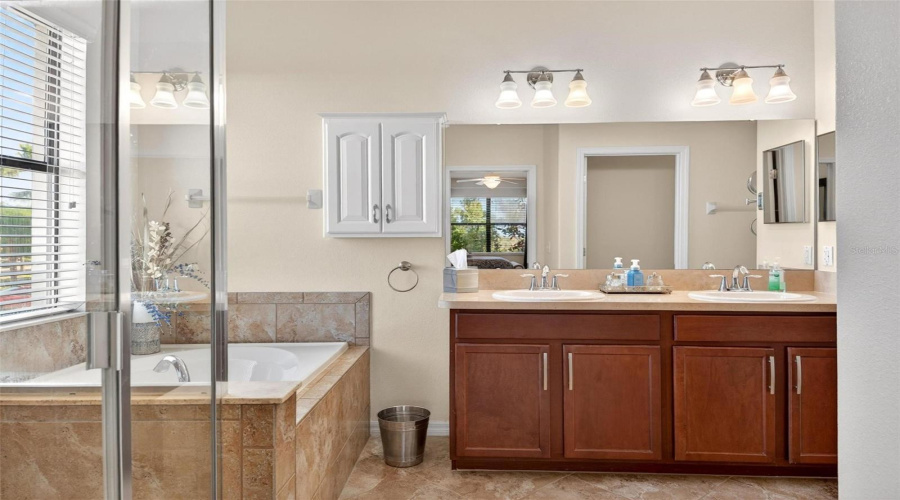 DAVENPORT, Florida 33896, 3 Bedrooms Bedrooms, ,2 BathroomsBathrooms,Residential,For Sale,LONG COVE,0,MFRA4690101