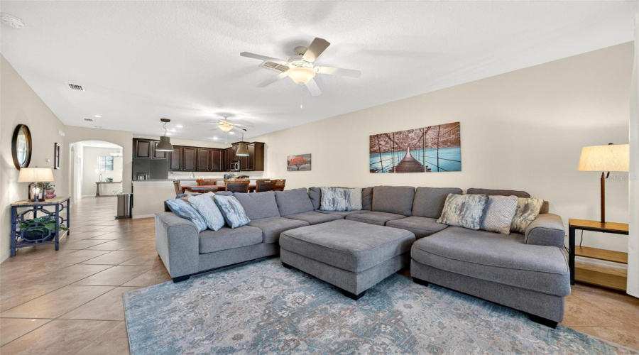 DAVENPORT, Florida 33896, 3 Bedrooms Bedrooms, ,2 BathroomsBathrooms,Residential,For Sale,LONG COVE,0,MFRA4690101