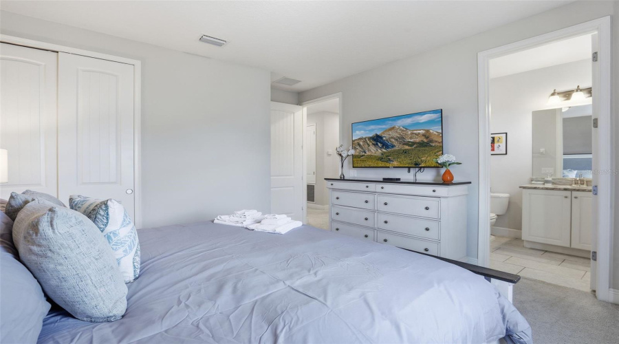 KISSIMMEE, Florida 34747, 8 Bedrooms Bedrooms, ,6 BathroomsBathrooms,Residential,For Sale,AUBURN,0,MFRO6394377