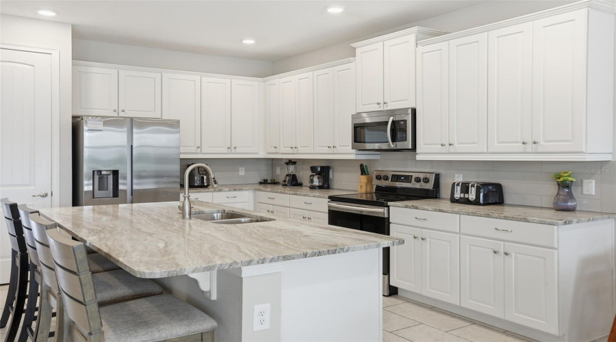 KISSIMMEE, Florida 34747, 8 Bedrooms Bedrooms, ,6 BathroomsBathrooms,Residential,For Sale,AUBURN,0,MFRO6394377