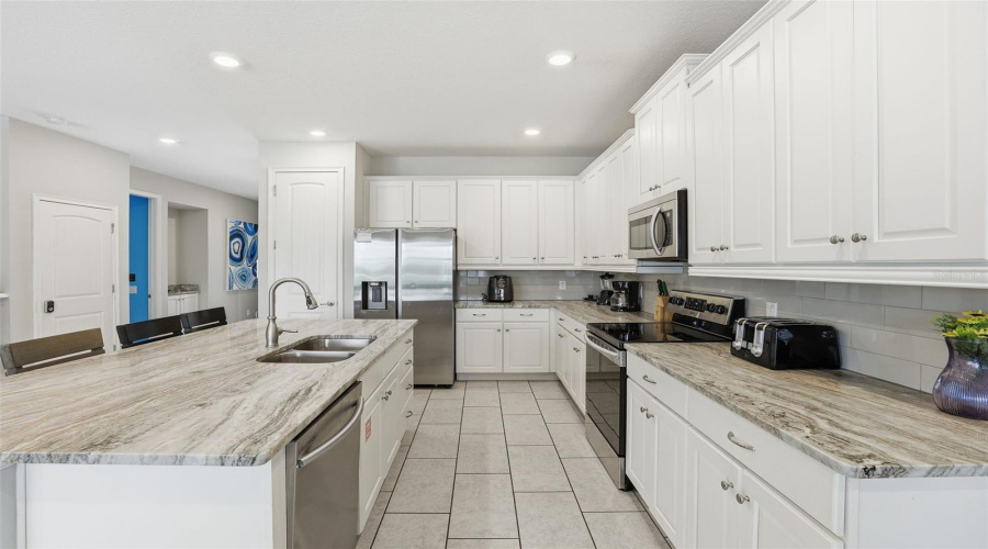 KISSIMMEE, Florida 34747, 8 Bedrooms Bedrooms, ,6 BathroomsBathrooms,Residential,For Sale,AUBURN,0,MFRO6394377