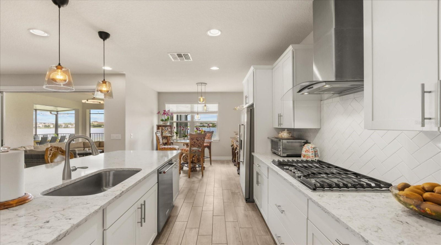 ORLANDO, Florida 32836, 3 Bedrooms Bedrooms, ,3 BathroomsBathrooms,Residential,For Sale,LEMON LAKE,0,MFRO6398787