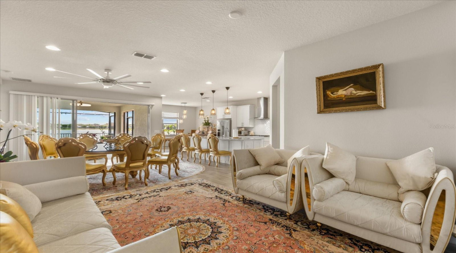 ORLANDO, Florida 32836, 3 Bedrooms Bedrooms, ,3 BathroomsBathrooms,Residential,For Sale,LEMON LAKE,0,MFRO6398787