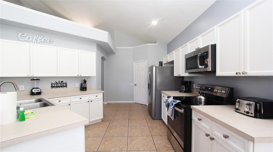 KISSIMMEE, Florida 34747, 5 Bedrooms Bedrooms, ,3 BathroomsBathrooms,Residential,For Sale,FAN PALM,0,MFRS5147833