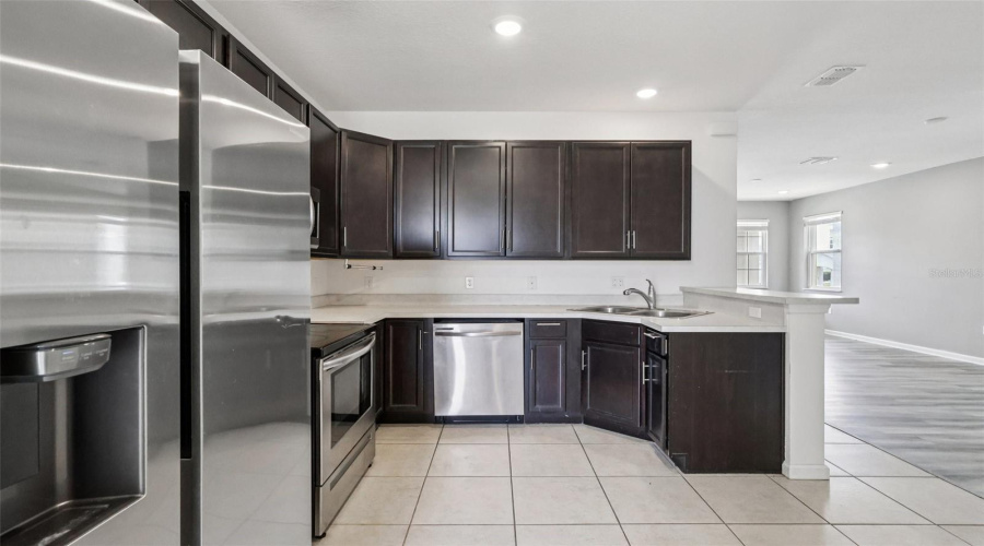 DAVENPORT, Florida 33837, 5 Bedrooms Bedrooms, ,3 BathroomsBathrooms,Residential,For Sale,BOYDFIELD,0,MFRO6399238