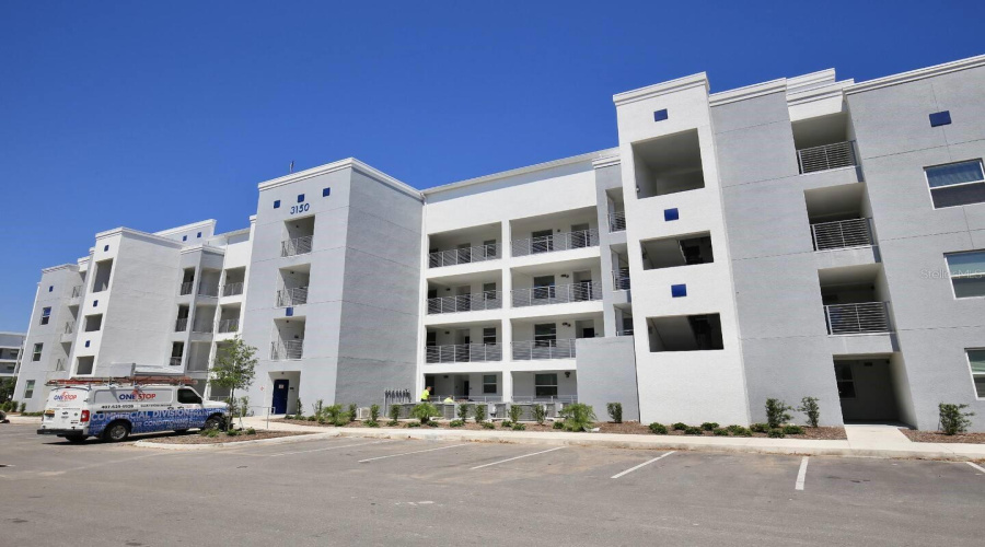 KISSIMMEE, Florida 34746, 2 Bedrooms Bedrooms, ,2 BathroomsBathrooms,Residential,For Sale,PARADOX,0,MFRO6399517