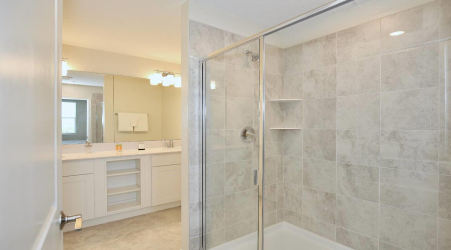 KISSIMMEE, Florida 34746, 2 Bedrooms Bedrooms, ,2 BathroomsBathrooms,Residential,For Sale,PARADOX,0,MFRO6399517