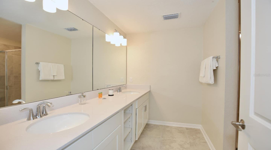 KISSIMMEE, Florida 34746, 2 Bedrooms Bedrooms, ,2 BathroomsBathrooms,Residential,For Sale,PARADOX,0,MFRO6399517