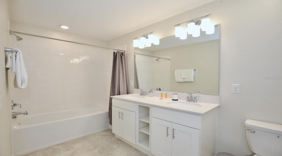 KISSIMMEE, Florida 34746, 2 Bedrooms Bedrooms, ,2 BathroomsBathrooms,Residential,For Sale,PARADOX,0,MFRO6399517